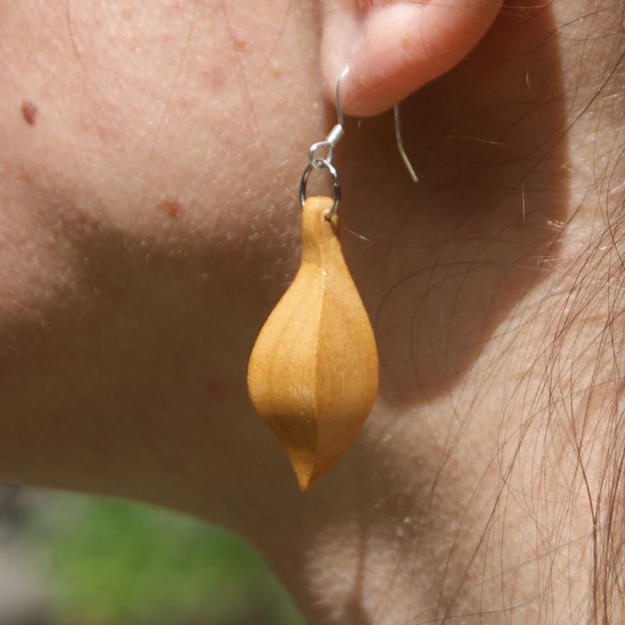 ethical jewelry earring in cherry wood, waxed nature jewelry