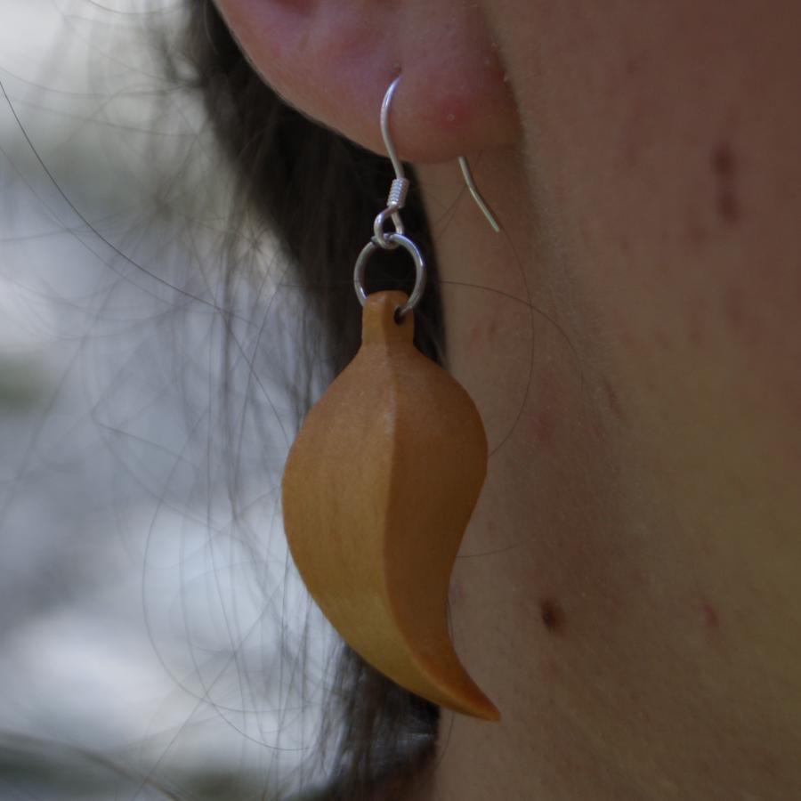 feather earring ethical jewel in waxed cherry wood, nature, handmade