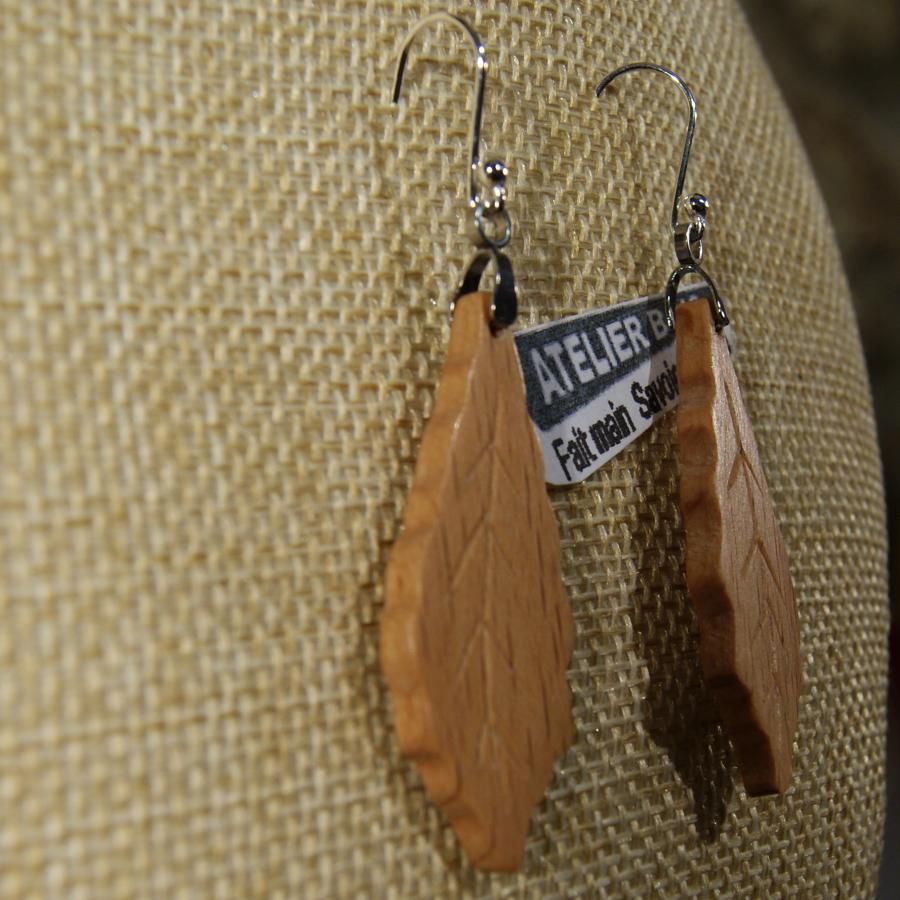 earrings oak leaf wood of Hetre ethical jewelry handmade wood, nature jewelry waxed, for pierced ears