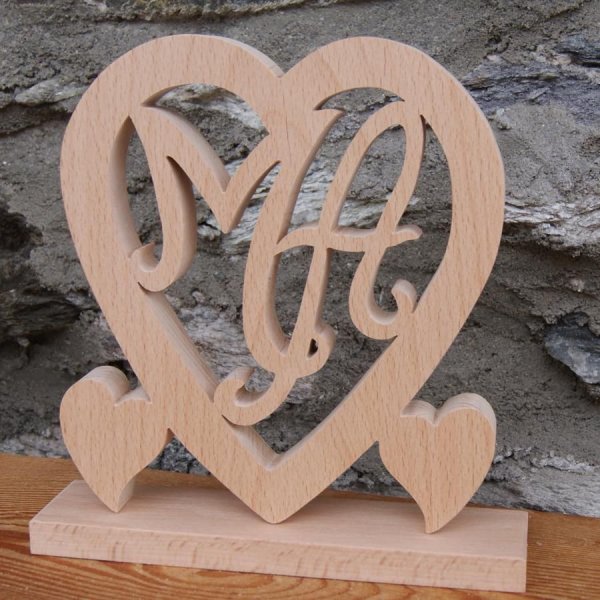 Coeur initiales personnalis&eacute;es, noce de bois, 5 ans de mariage, anniversaire, d&eacute;coration de table h&ecirc;tre massif
