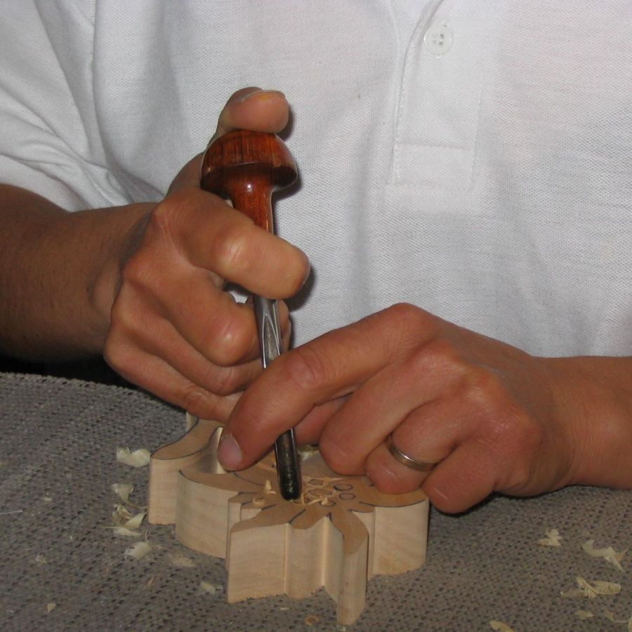 Edelweiss hand carved waxed nature