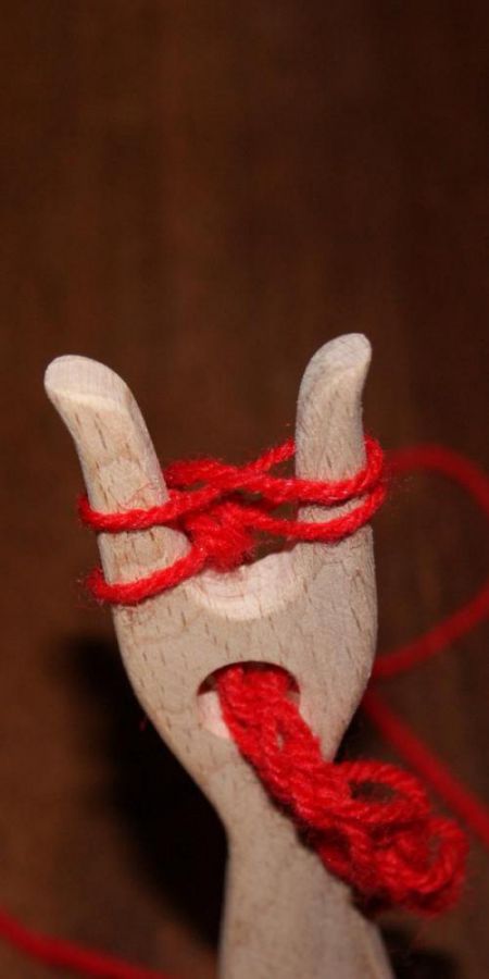 Fourchette à tricoter, lucette médiévale en bois de hetre massif fait main