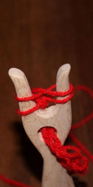 Fourchette &agrave; tricoter, lucette m&eacute;di&eacute;vale en bois de hetre massif fait main