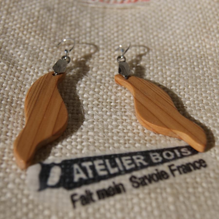 Parure vague en bois d' If, boucles et pendentif fait main