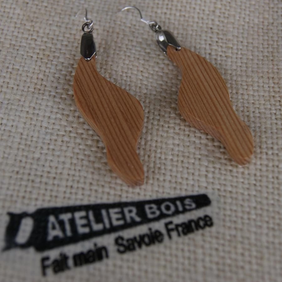 Wave ornament made of meleze wood, handmade earrings and pendant