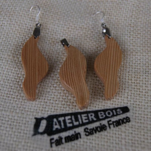 Wave ornament made of meleze wood, handmade earrings and pendant