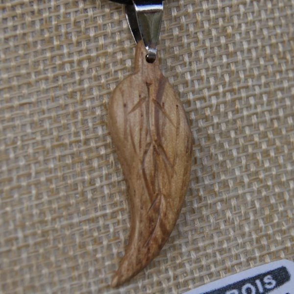 leaf pendant waxed oak wood, handmade jewel, with ribs