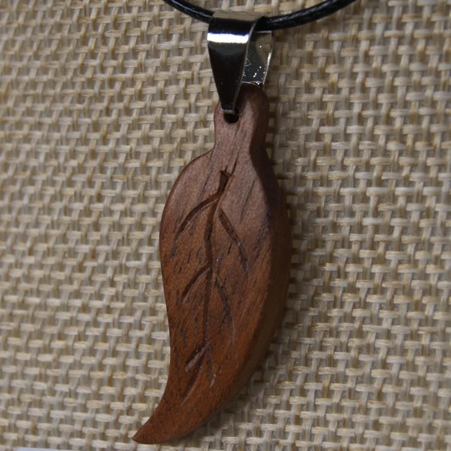 pendant leaf walnut wood, handmade ethnic jewel, with ribs