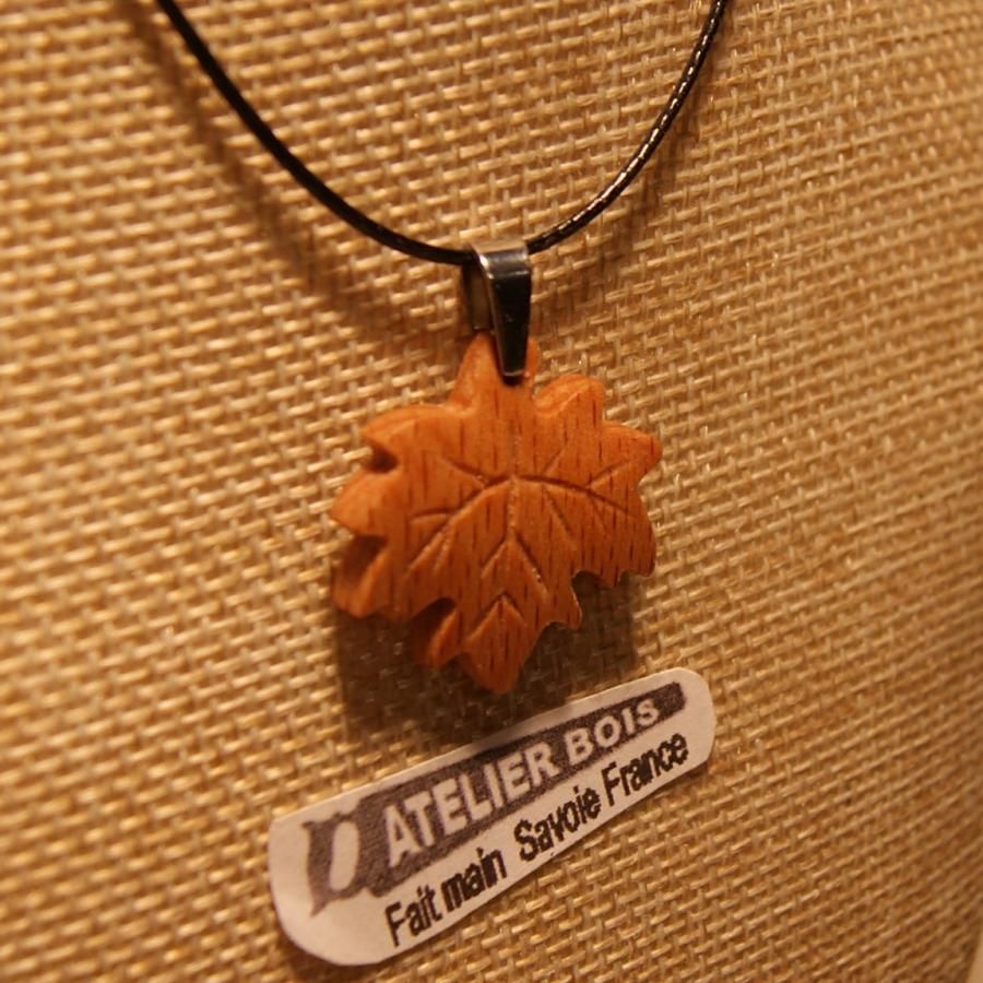 pendant maple leaf made of beech wood waxed ethical jewel, handmade