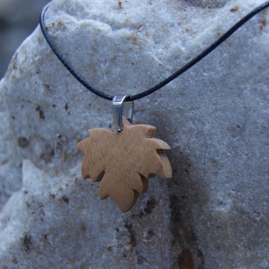 pendant maple leaf in waxed cherry wood ethical jewel 