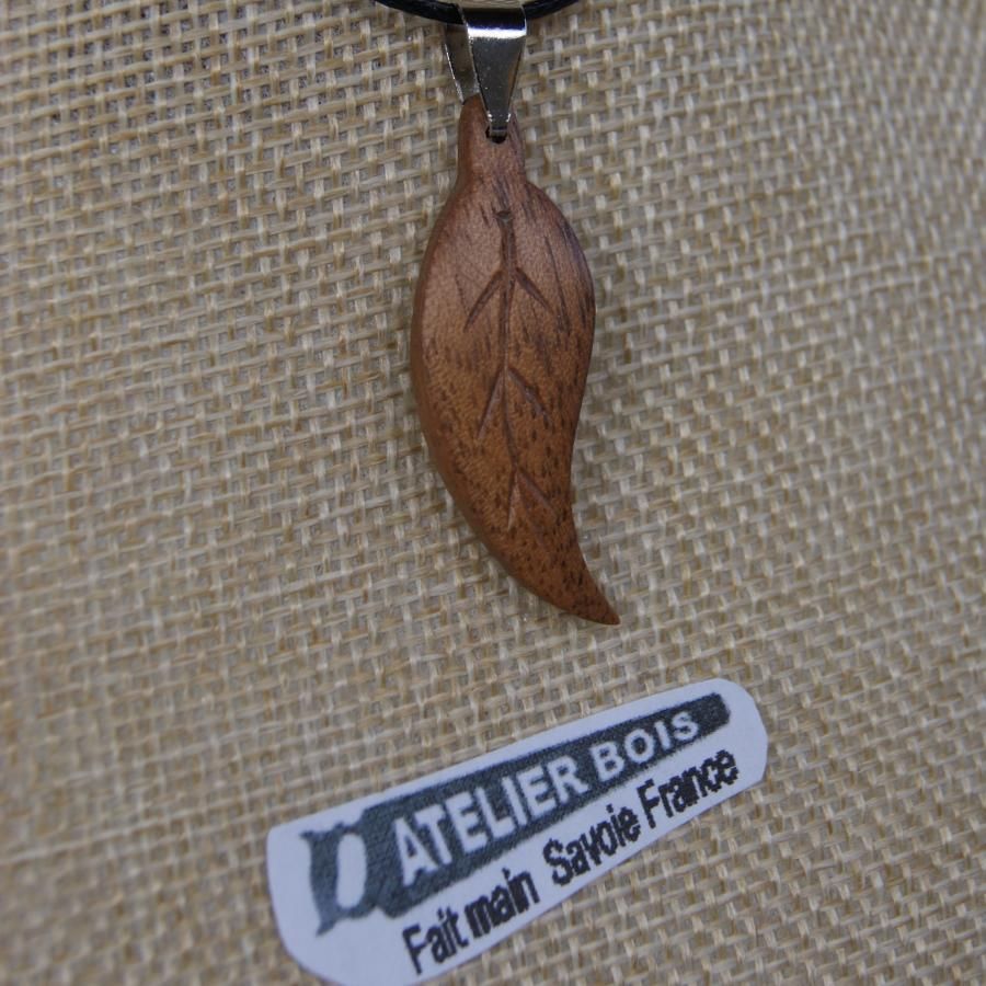 pendant leaf walnut wood, handmade ethnic jewel, with ribs