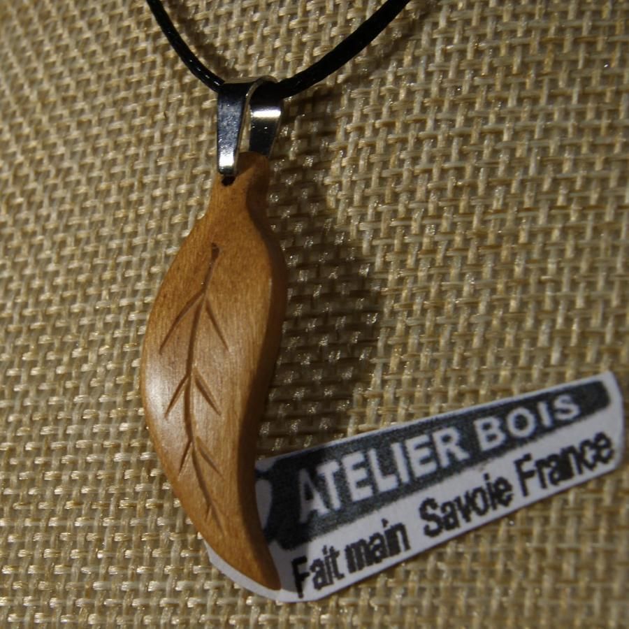 pendant leaf waxed cherry wood, handmade jewel with ribs