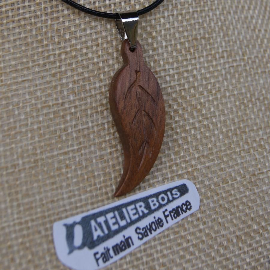 pendant leaf walnut wood, handmade ethnic jewel, with ribs