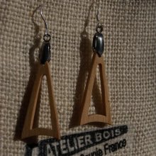 triangle earring made of cherry wood ethical jewelry, nature jewelry waxed, handmade