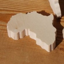 Figurine map of Africa ht6cm ep 7mm solid maple wood handmade