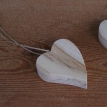 Small inclined heart in birch wood to hang