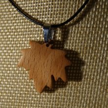 pendant maple leaf made of waxed Beech wood ethical jewel, handmade