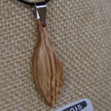 wooden pendant leaf made of waxed oak wood, handmade ethical jewel