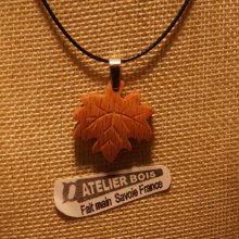 pendant maple leaf made of beech wood waxed ethical jewel, handmade