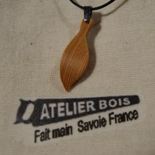 wooden pendant leaf made of waxed larch wood, handmade ethical jewel