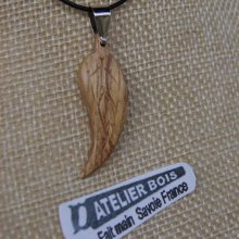leaf pendant waxed oak wood, handmade jewel, with ribs