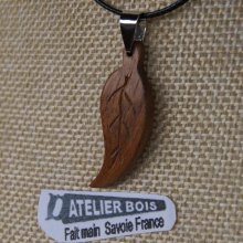 pendant leaf walnut wood, handmade ethnic jewel, with ribs