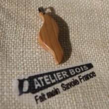 pendant wave in waxed Yew, ethical jewel, handmade